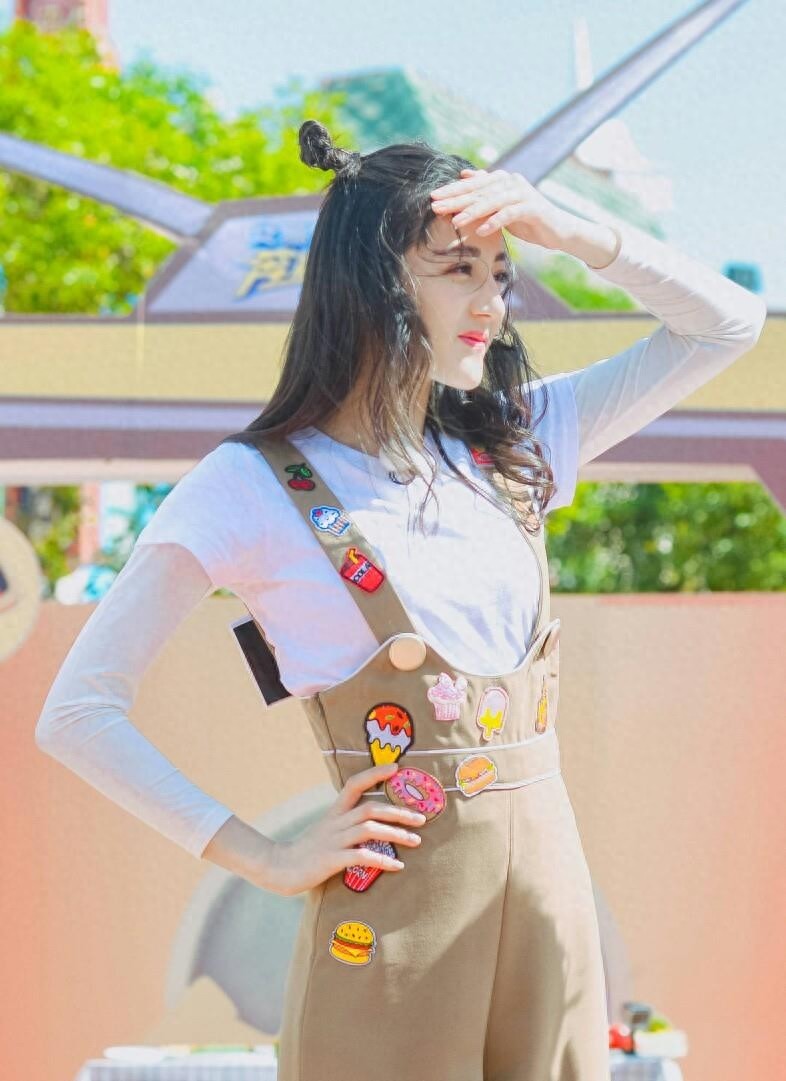 《奔跑吧》成员迪丽热巴美图欣赏,每一张都可以当作壁纸