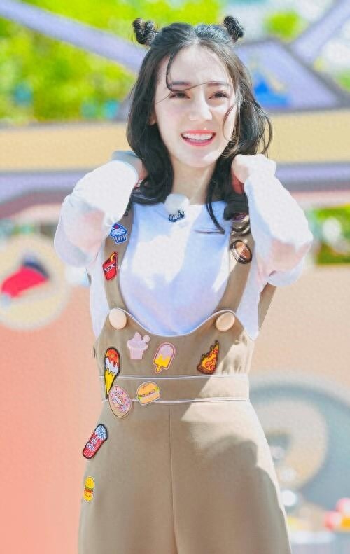 《奔跑吧》成员迪丽热巴美图欣赏,每一张都可以当作壁纸