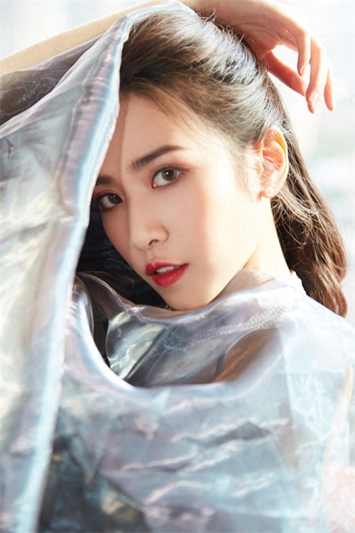 刘美彤 甜美仙气写真,这样的小姐姐竟然是《庆余年》的女帝