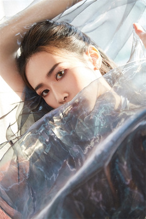 刘美彤 甜美仙气写真,这样的小姐姐竟然是《庆余年》的女帝