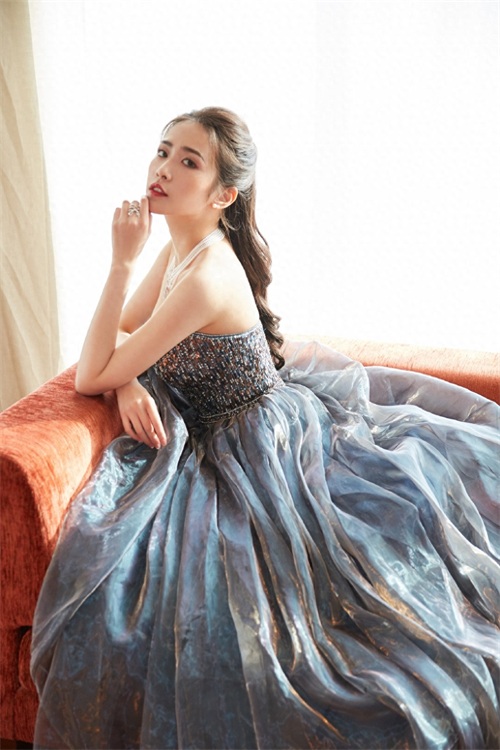 刘美彤 甜美仙气写真,这样的小姐姐竟然是《庆余年》的女帝