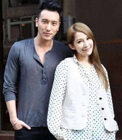 萧亚轩的前男友们可以组一支足球队了