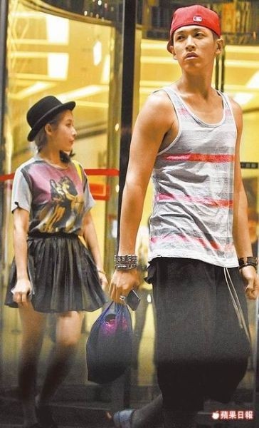 萧亚轩的前男友们可以组一支足球队了