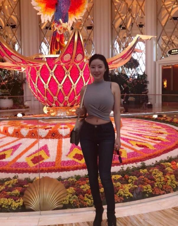 身穿牛仔，蒋娉婷依旧美到爆炸，气质越发迷人