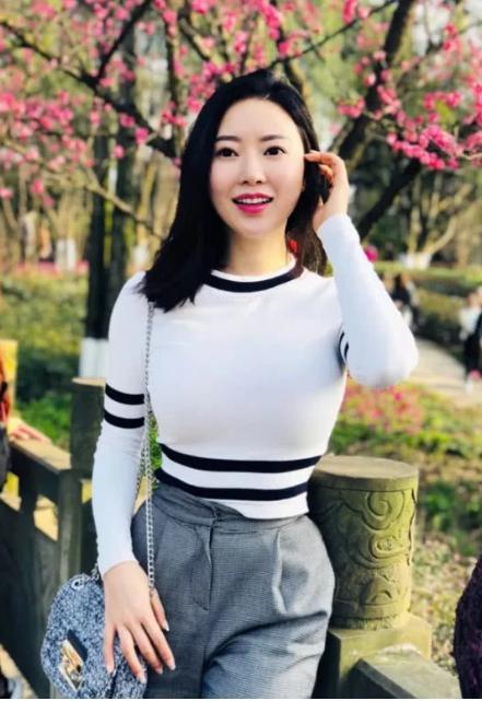 身穿牛仔，蒋娉婷依旧美到爆炸，气质越发迷人