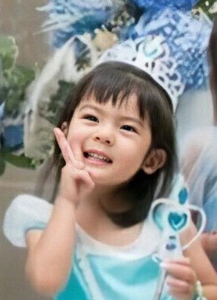 波妞美照大公开,可甜可咸古灵精怪,真是宝藏女孩